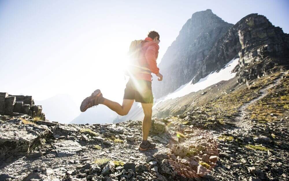Fachbereich MED360° Orthopädie - Jogger am Berg